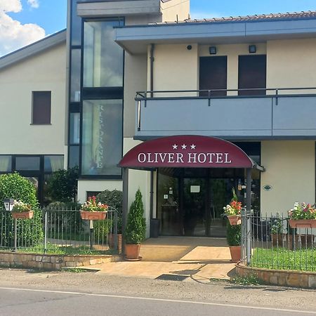 Oliver Hotel Анґ'ярі Екстер'єр фото