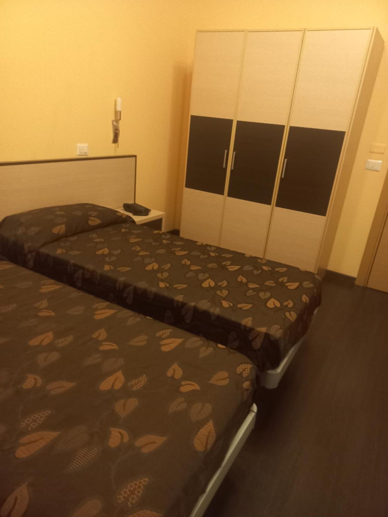 Oliver Hotel Анґ'ярі Екстер'єр фото