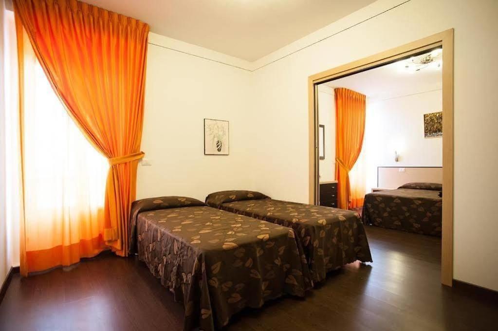 Oliver Hotel Анґ'ярі Екстер'єр фото